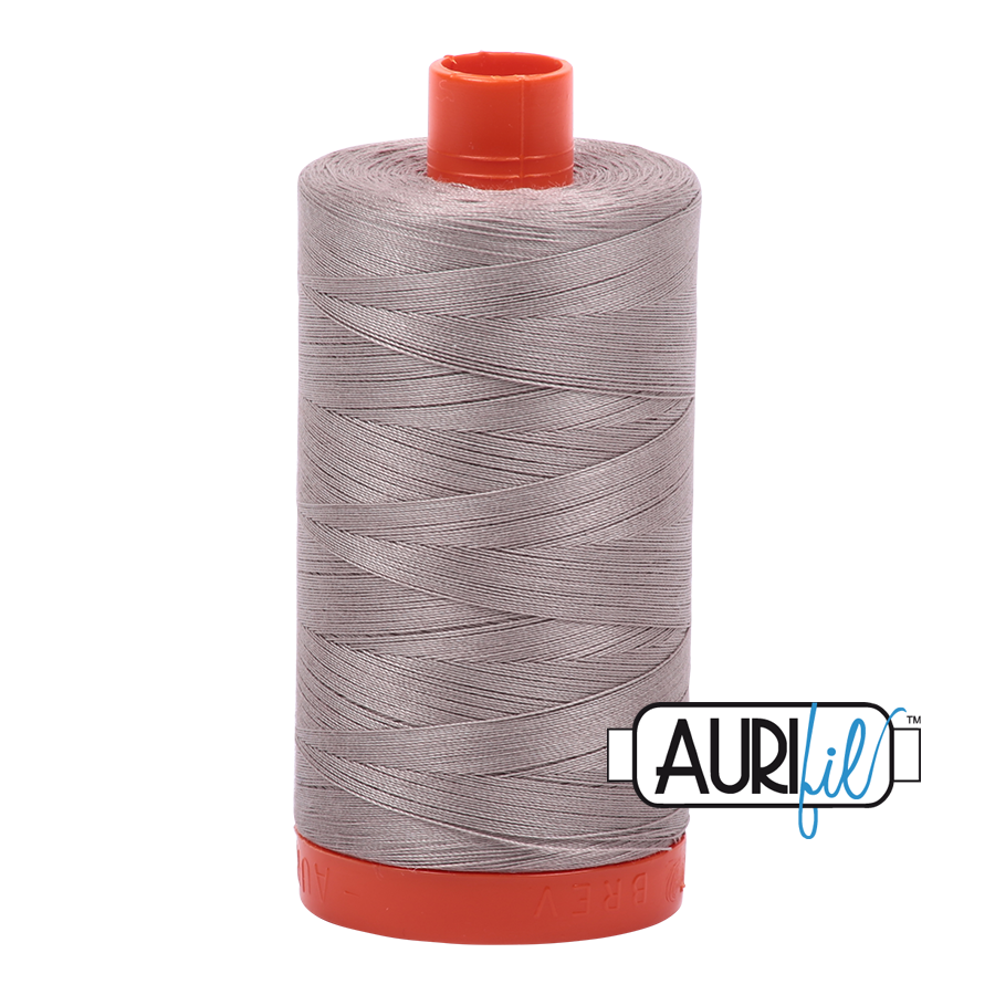 Aurifil tråd, bomuld, Lys nougat: 6730 – 50WT, 1300 m