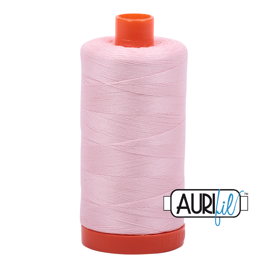 Aurifil tråd, bomuld, Svag rosa: 2410 – 50WT, 1300 m