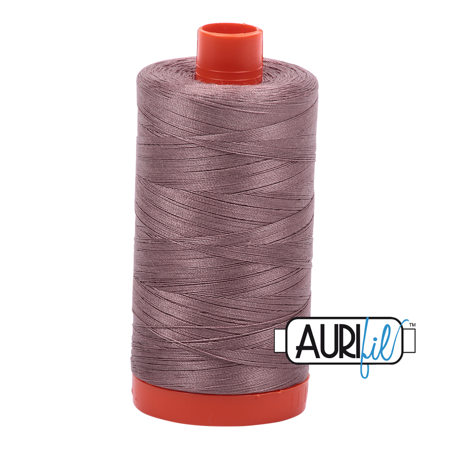Aurifil tråd, bomuld, Varm nougat: 6731 – 50WT, 1300 m