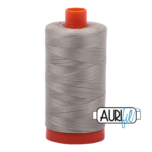 Aurifil tråd, bomuld, lysgrå, farve: 5021, 50WT, 1300 m