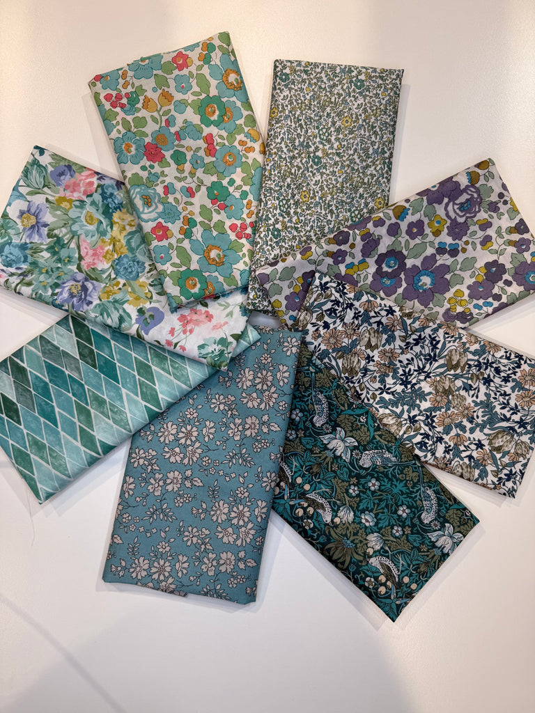 Pakke D, 8 forskellige Liberty Tana Lawn® stoffer (25 x 68 cm)