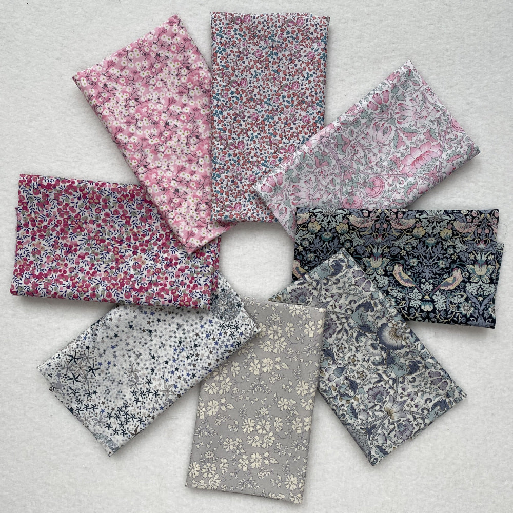 Pakke F, Grå/Lyserød,  8 forskellige Liberty Tana Lawn® stoffer (25 x 68 cm)