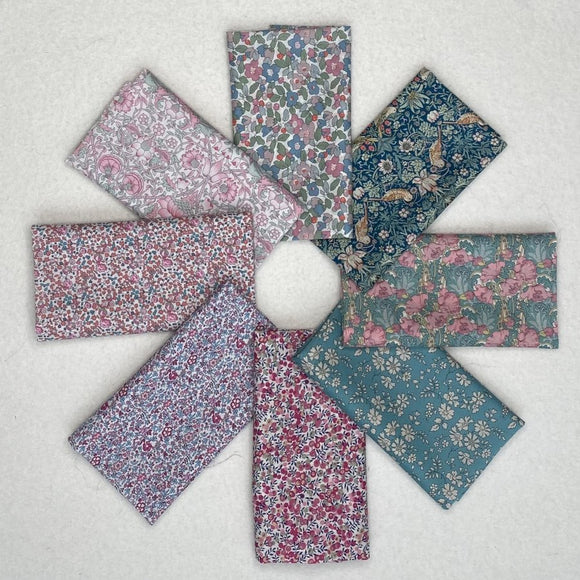 Pakke K, Turkis/rosa,  8 forskellige Liberty Tana Lawn® stoffer (25 x 68 cm)